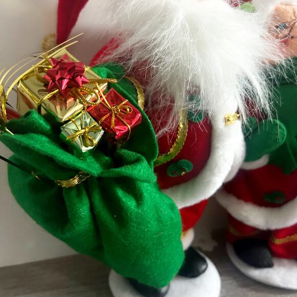 Annalee Mr and Mrs Claus w/ Presents Christmas Plush Statues 19” EUC 2008 - Picture 4 of 11